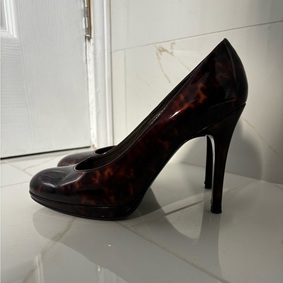 Stuart Weitzman - Gloss Tortoise - Picture 1 of 10